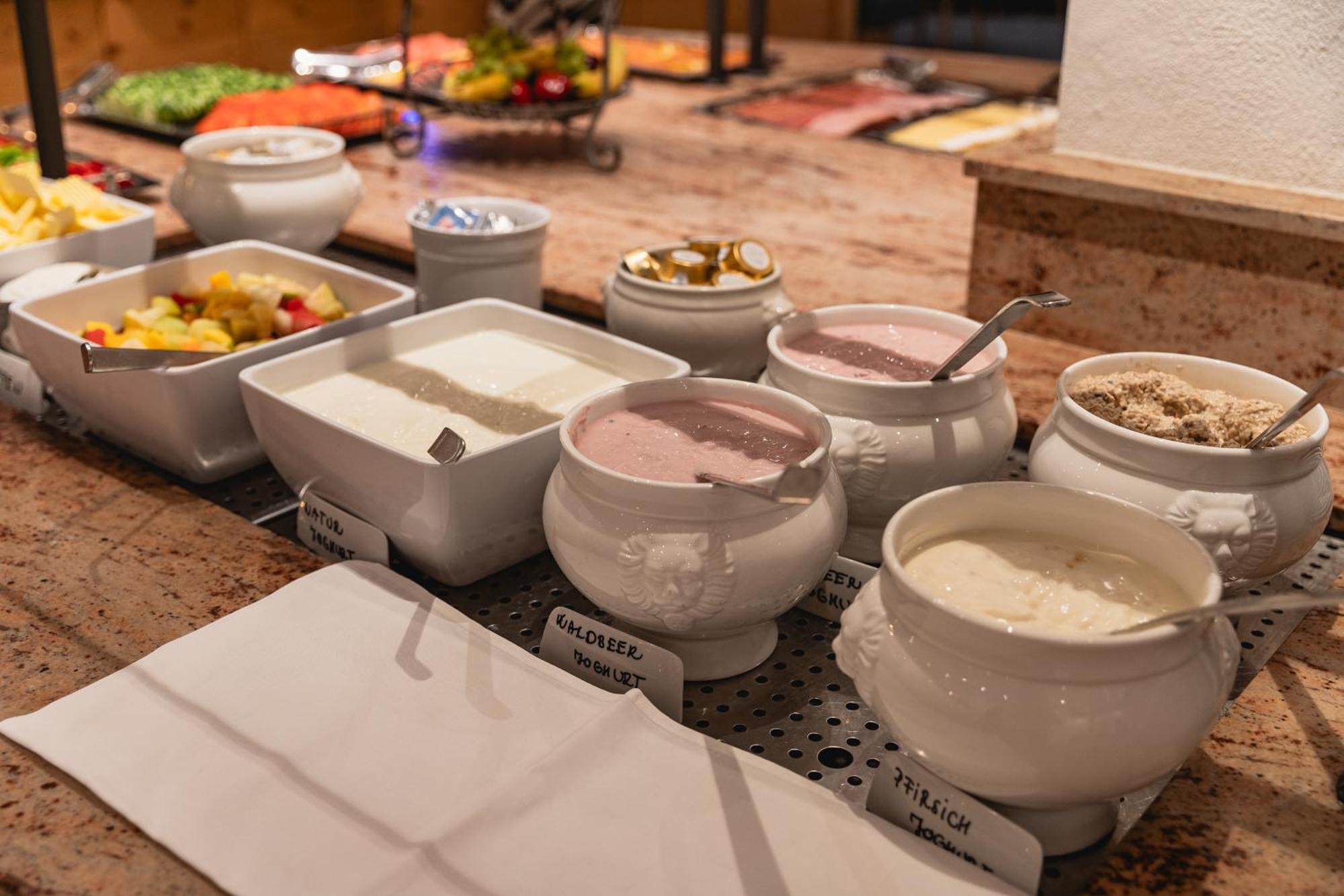 エルマウ Haus Garden Bed & Breakfast エクステリア 写真